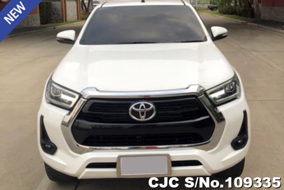 Toyota Hilux in White for Sale Image 4