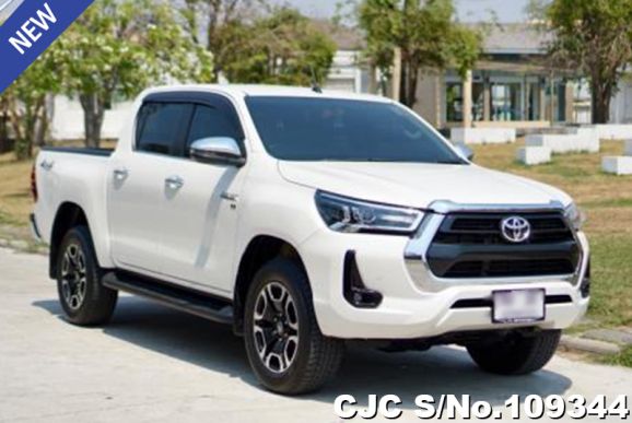 Toyota Hilux in White for Sale Image 0