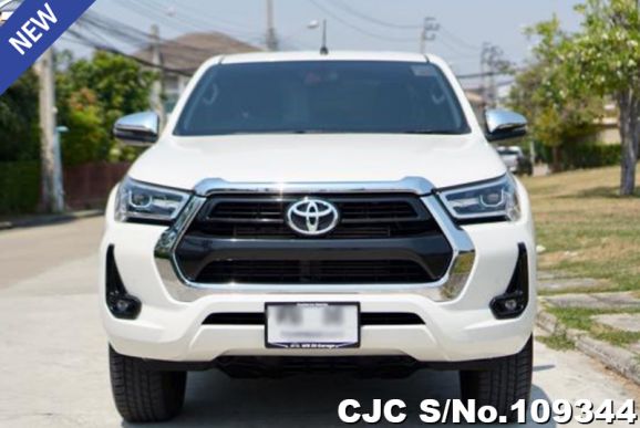 Toyota Hilux in White for Sale Image 3