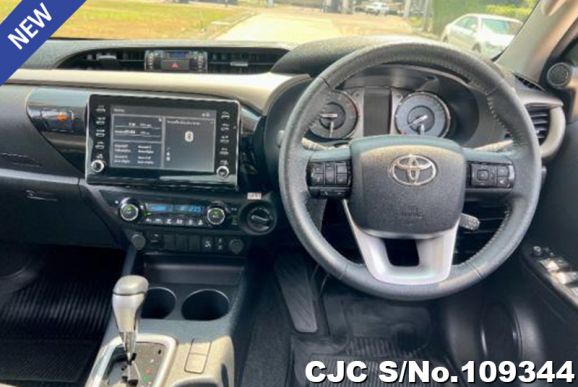 Toyota Hilux in White for Sale Image 11