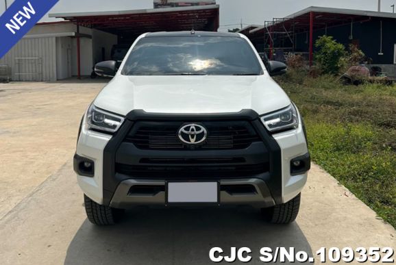 Toyota Hilux in White for Sale Image 0