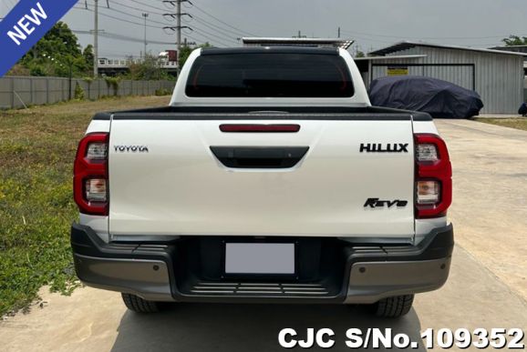 Toyota Hilux in White for Sale Image 1