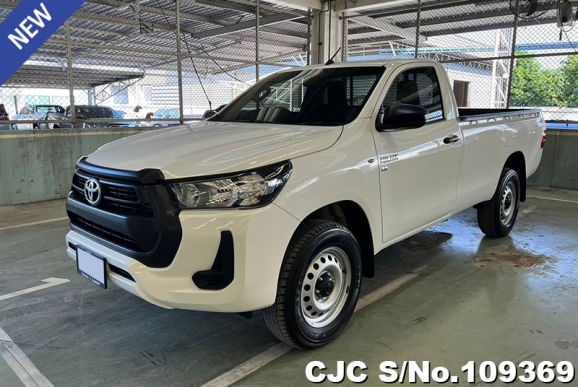 Toyota Hilux in White for Sale Image 3