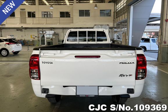 Toyota Hilux in White for Sale Image 5