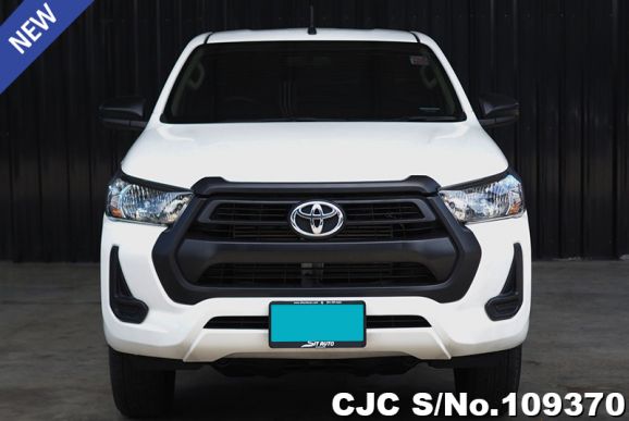 Toyota Hilux in White for Sale Image 0