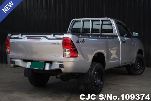 Toyota Hilux in Gray for Sale Image 1