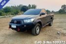 Toyota Hilux in Gray for Sale Image 3