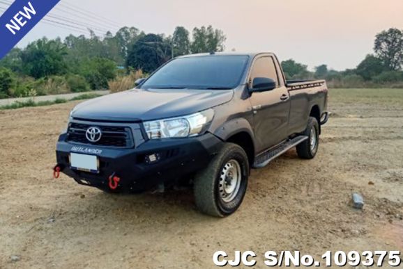 Toyota Hilux in Gray for Sale Image 3