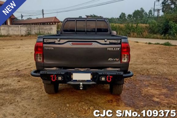 Toyota Hilux in Gray for Sale Image 5