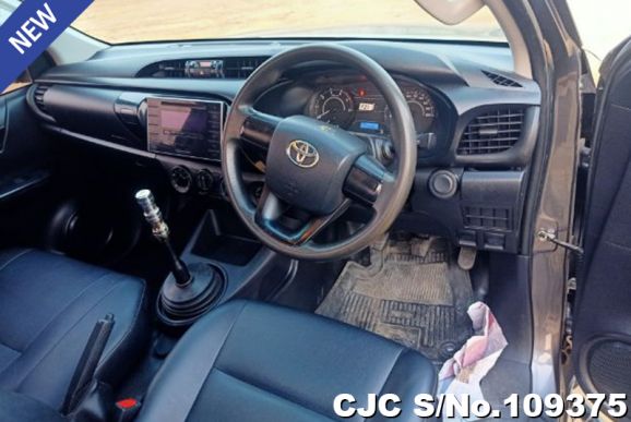 Toyota Hilux in Gray for Sale Image 10