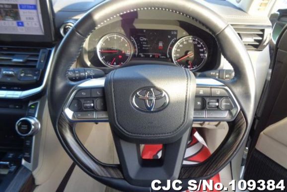 Toyota Land Cruiser in Pearl for Sale Image 10