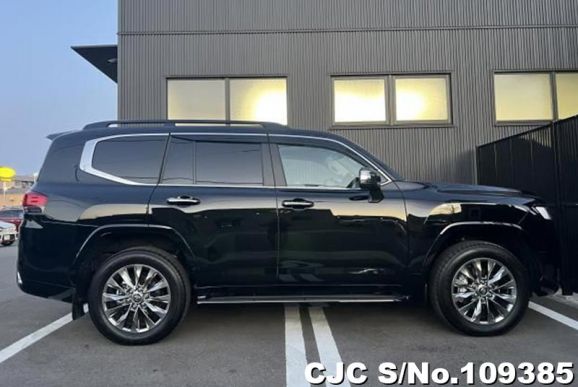 Toyota Land Cruiser in Black for Sale Image 2