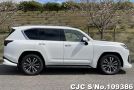 Lexus LX 600 in Pearl for Sale Image 3