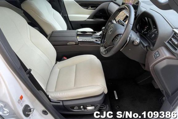 Lexus LX 600 in Pearl for Sale Image 6