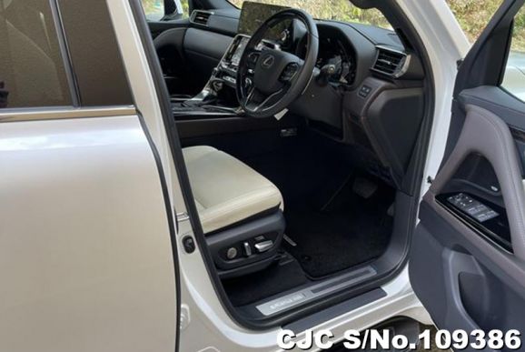 Lexus LX 600 in Pearl for Sale Image 8