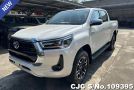 Toyota Hilux in White for Sale Image 3