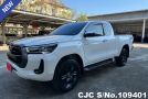 Toyota Hilux in White for Sale Image 3