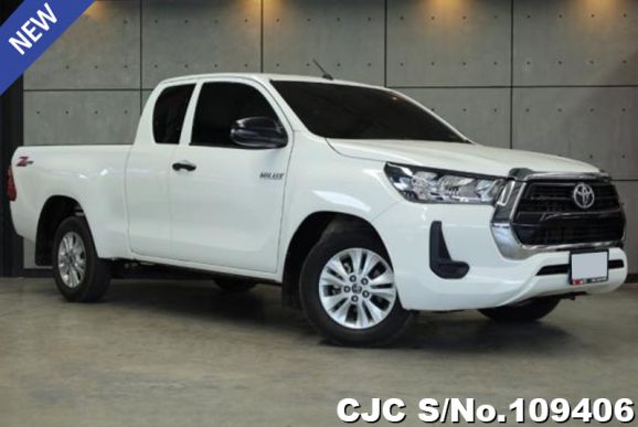 Toyota Hilux in White for Sale Image 0