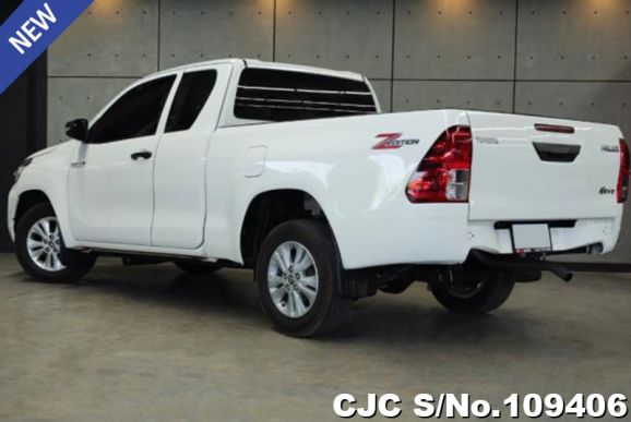 Toyota Hilux in White for Sale Image 1