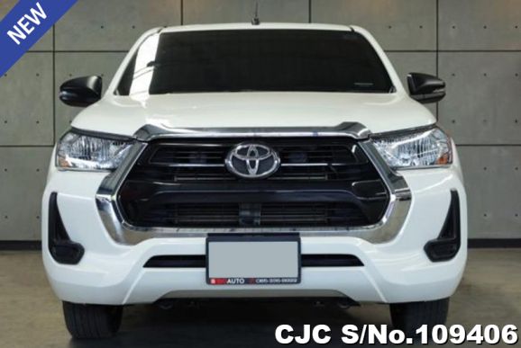 Toyota Hilux in White for Sale Image 2