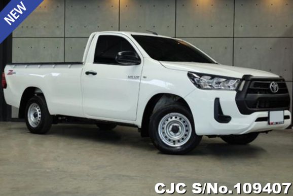 Toyota Hilux in White for Sale Image 0