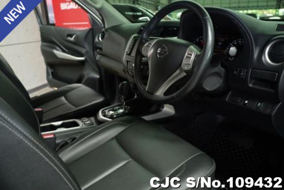 Nissan Navara in Gray for Sale Image 5