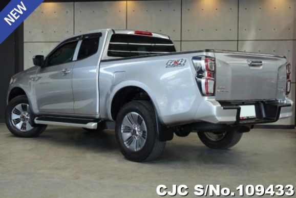 Isuzu D-Max in Silver for Sale Image 1