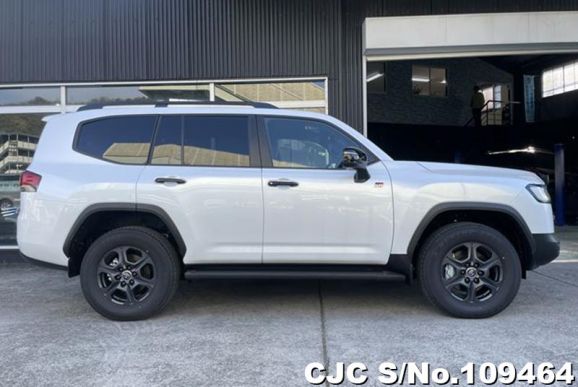 Toyota Land Cruiser in Pearl for Sale Image 6