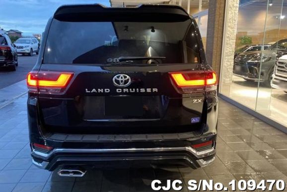 Toyota Land Cruiser in Black for Sale Image 5