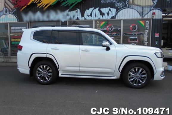 Toyota Land Cruiser in Pearl for Sale Image 4