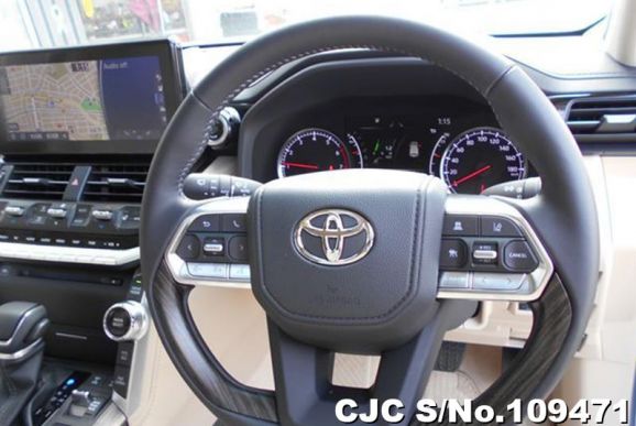 Toyota Land Cruiser in Pearl for Sale Image 11