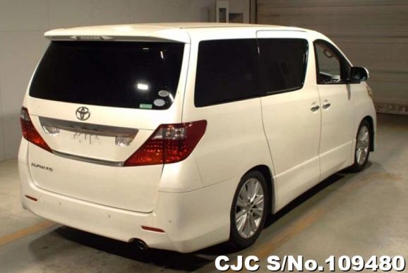 Toyota Alphard in White for Sale Image 1