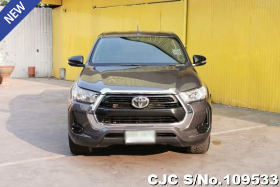 Toyota Hilux in Gray for Sale Image 3