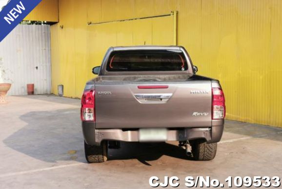 Toyota Hilux in Gray for Sale Image 4