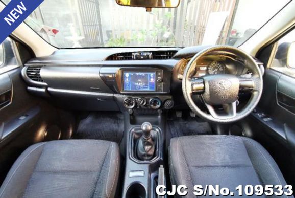 Toyota Hilux in Gray for Sale Image 5