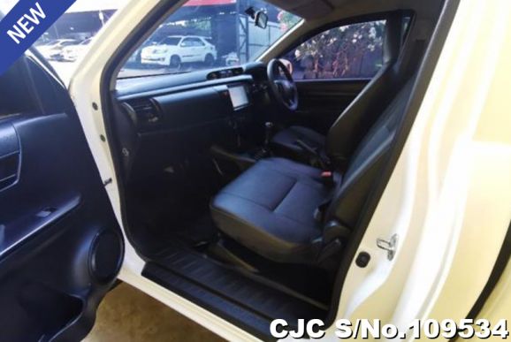 Toyota Hilux in White for Sale Image 6