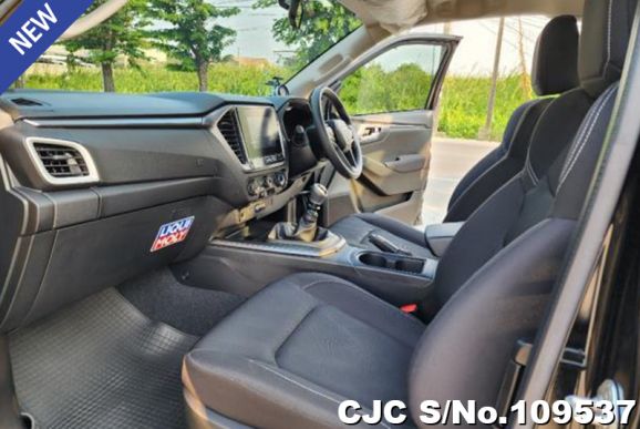 Isuzu D-Max in Black for Sale Image 4