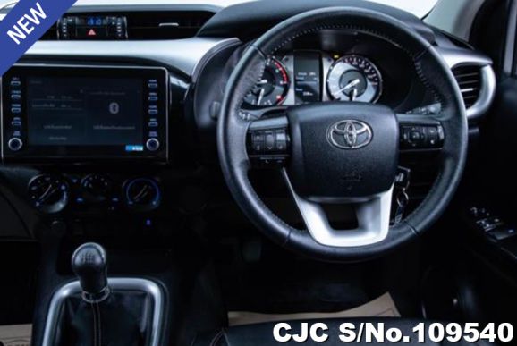 Toyota Hilux in Gray for Sale Image 9