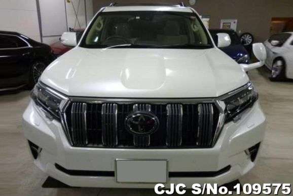 Toyota Land Cruiser Prado in White for Sale Image 4