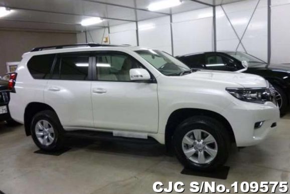 Toyota Land Cruiser Prado in White for Sale Image 5