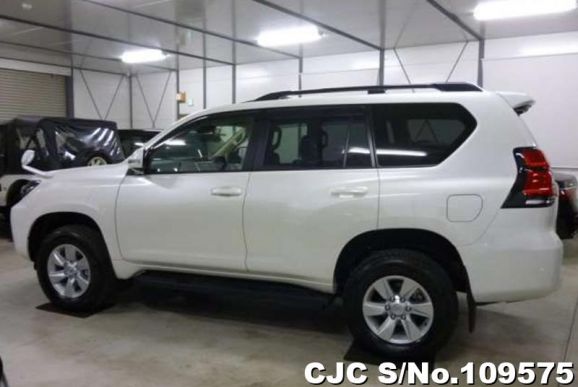 Toyota Land Cruiser Prado in White for Sale Image 6