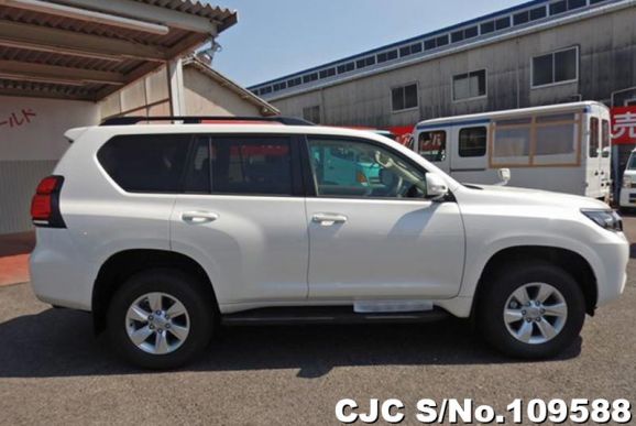 Toyota Land Cruiser Prado in White for Sale Image 5