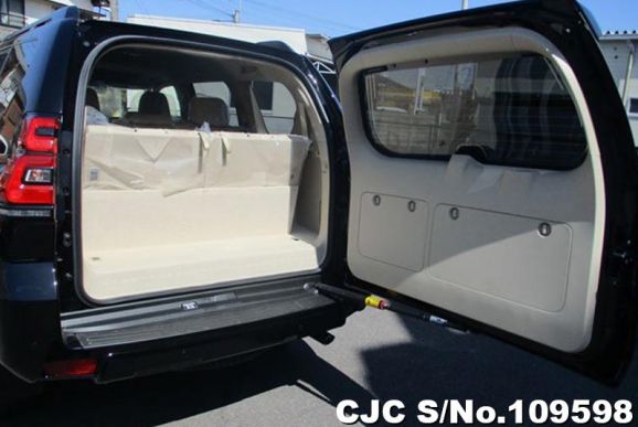 Toyota Land Cruiser Prado in Black for Sale Image 8