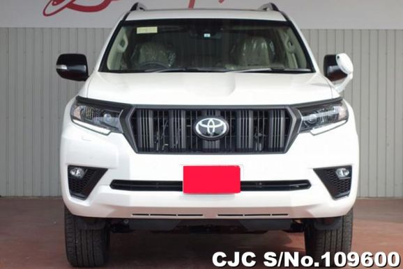 Toyota Land Cruiser Prado in White for Sale Image 5