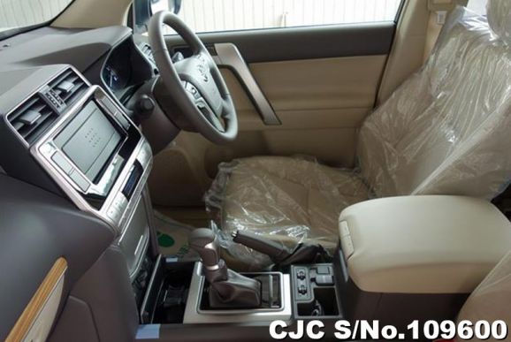 Toyota Land Cruiser Prado in White for Sale Image 10