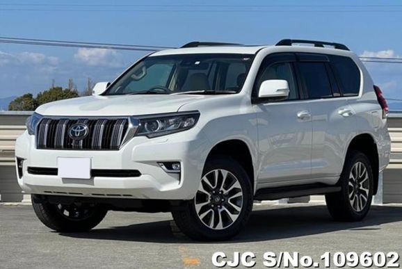 Toyota Land Cruiser Prado in White for Sale Image 3