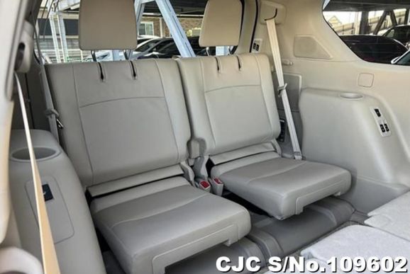 Toyota Land Cruiser Prado in White for Sale Image 9