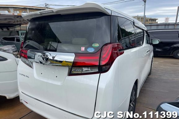 Toyota Alphard in Pearl White for Sale Image 2