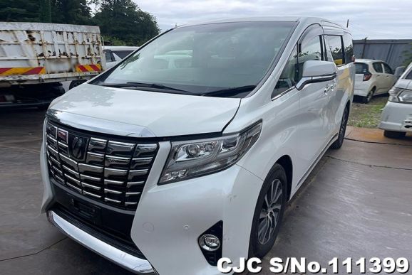 Toyota Alphard in Pearl White for Sale Image 3