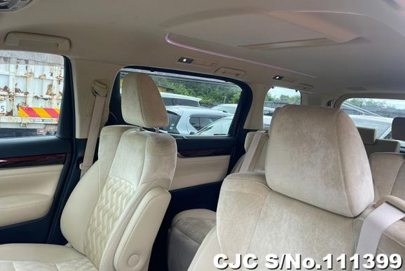 Toyota Alphard in Pearl White for Sale Image 7